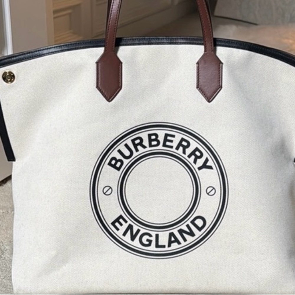 BEAUTIFUL society Burberry White and Brown Travel Bag with Iconic Logo